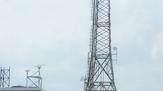 每台应急照明控制器直接控制的设备总数不大于多少个?