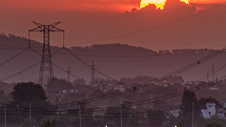 消防应急照明和疏散指示系统自带电源的集中控制和非集中控制的区别